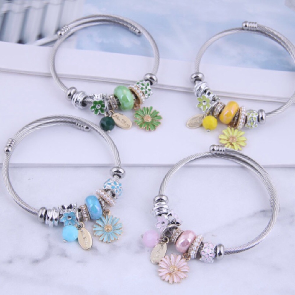 Daisy Charm Bracelet Stainless Steel - Picture 3 of 8